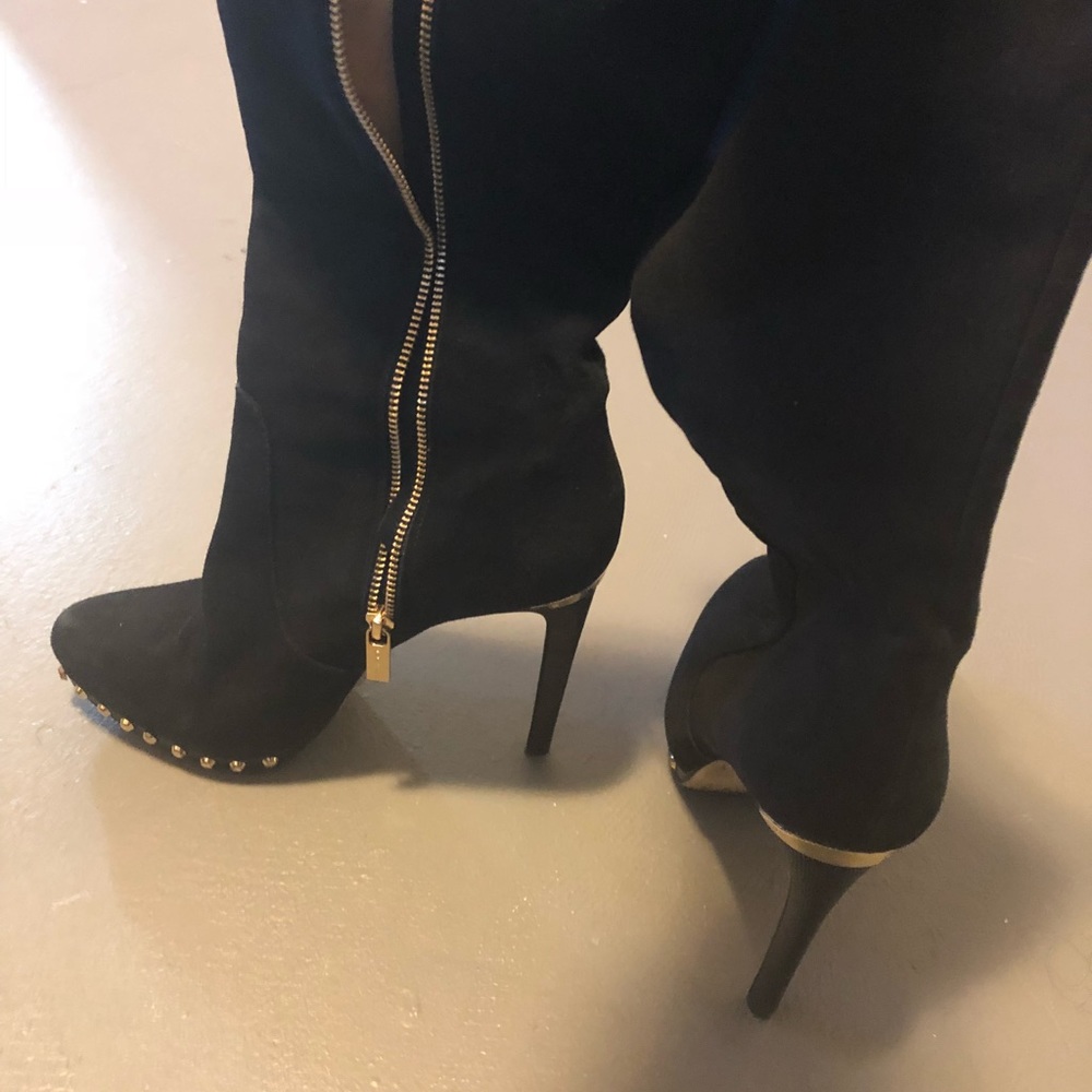 Micheal Kors Ailee Suede with Stud - Picture 2 of 4